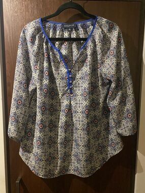 Jones New York Blue and Cream Printed Peasant Top